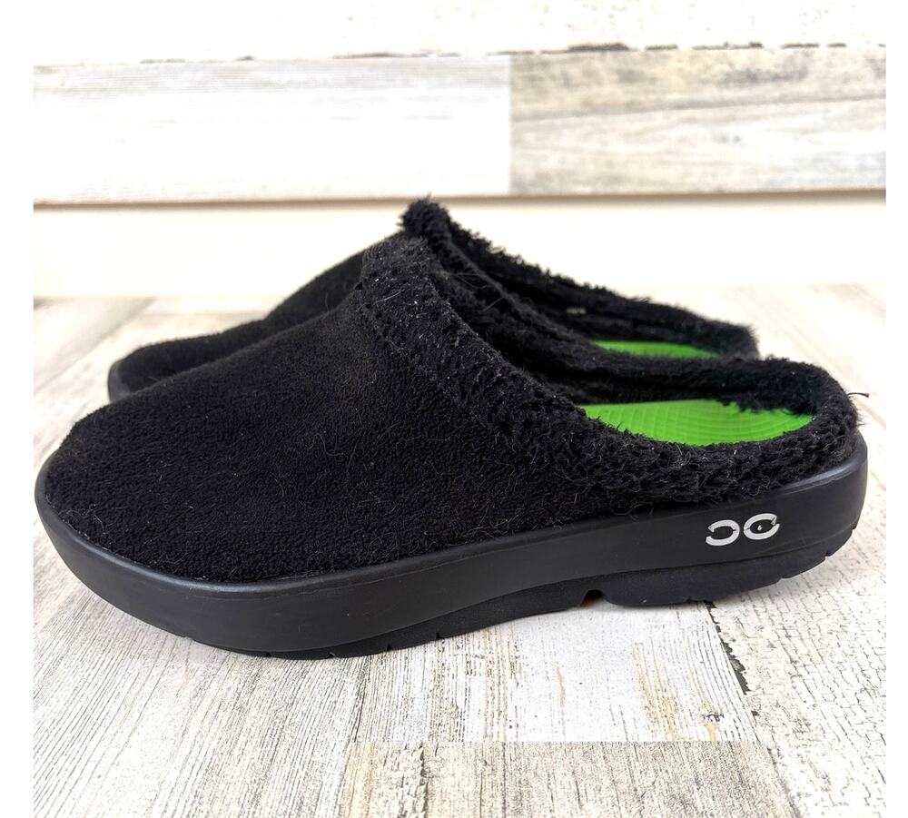 OOFOS Mens 8B Black OOcoozie Mule Recovery Shoes Sherpa Comfort
